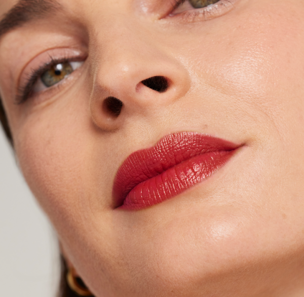 ColorLuxe Hydrating Cream Lipstick -SCARLET - Jane Iredale